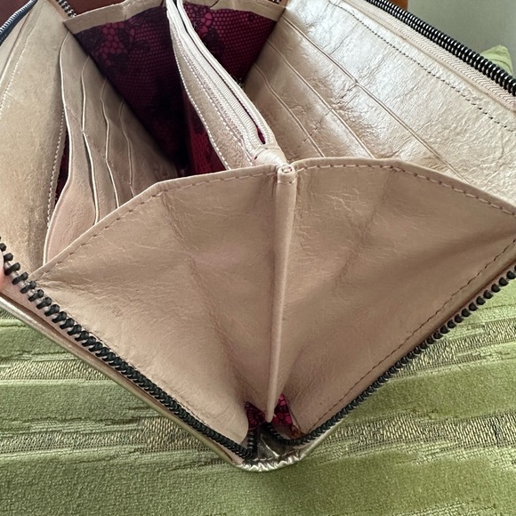 Vintage Betsey Johnson Wallet Clutch Organizer Tan Gold Leather Zip Tassel Studs - Picture 5 of 14